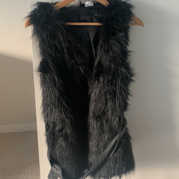 H&M fur vest - Picture 2 of 8